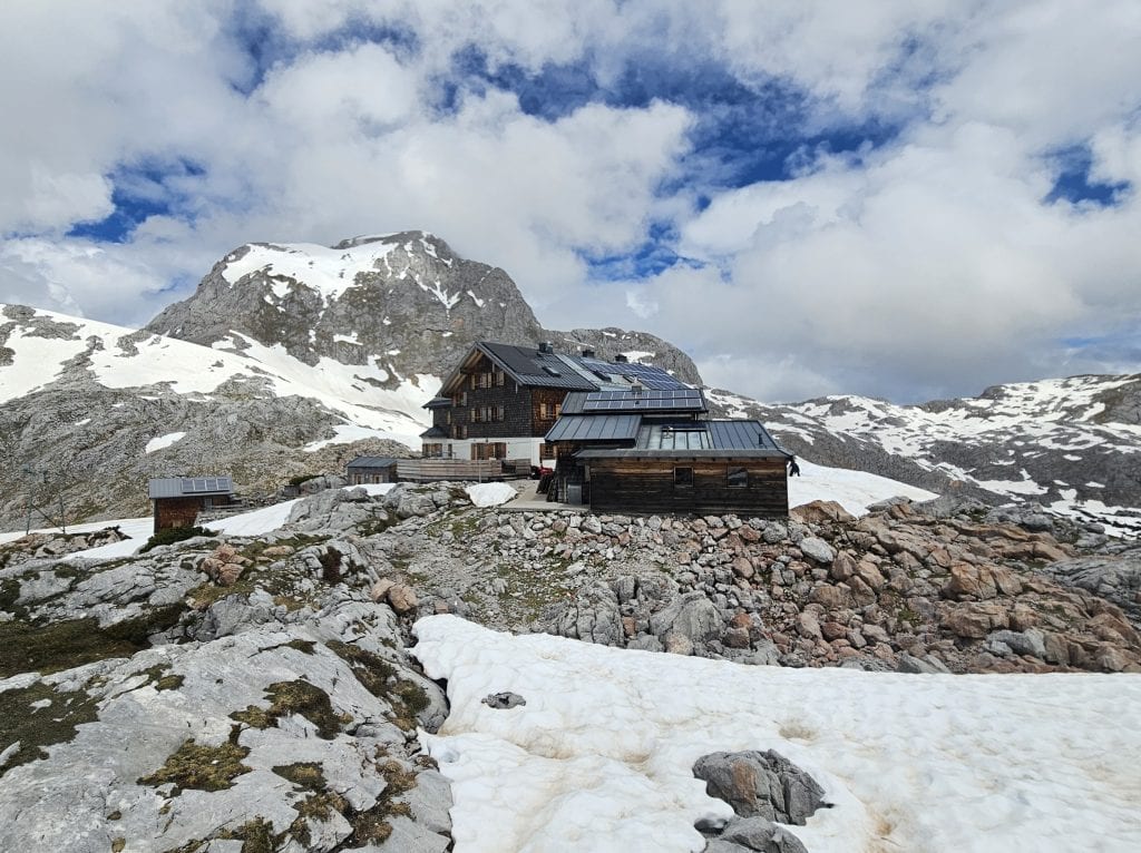 PV-Anlagen und Energiemanagementsysteme konzipiert und ausgelegt für Hochalpines Gelände. 